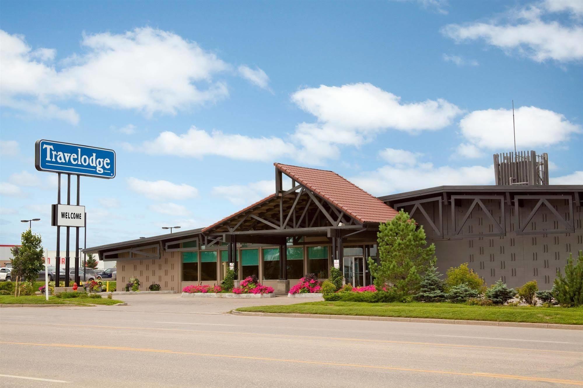 Travelodge By Wyndham Prince Albert Exterior foto