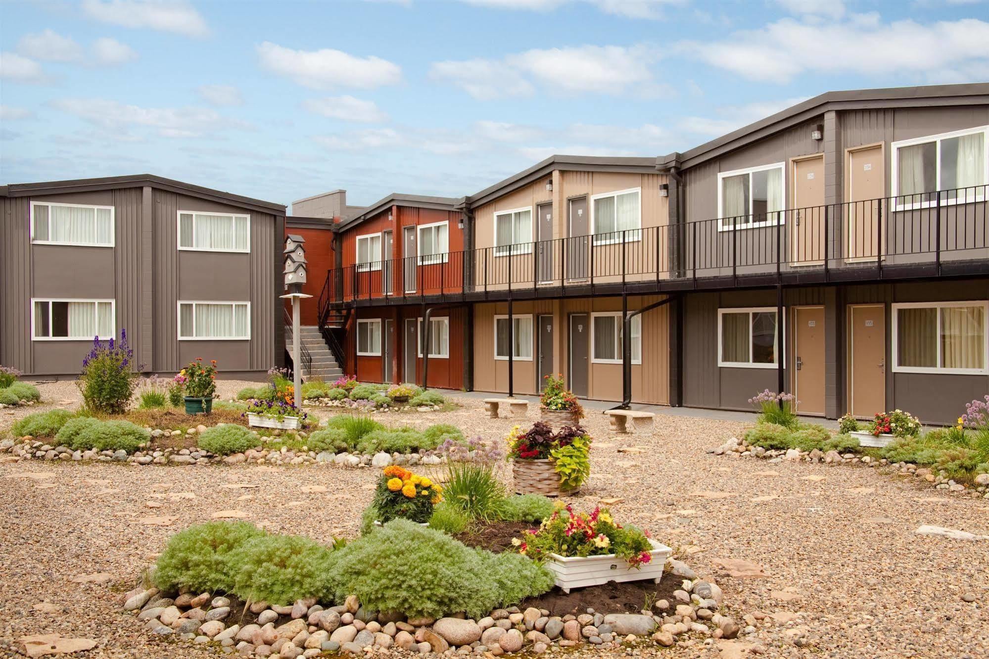 Travelodge By Wyndham Prince Albert Exterior foto